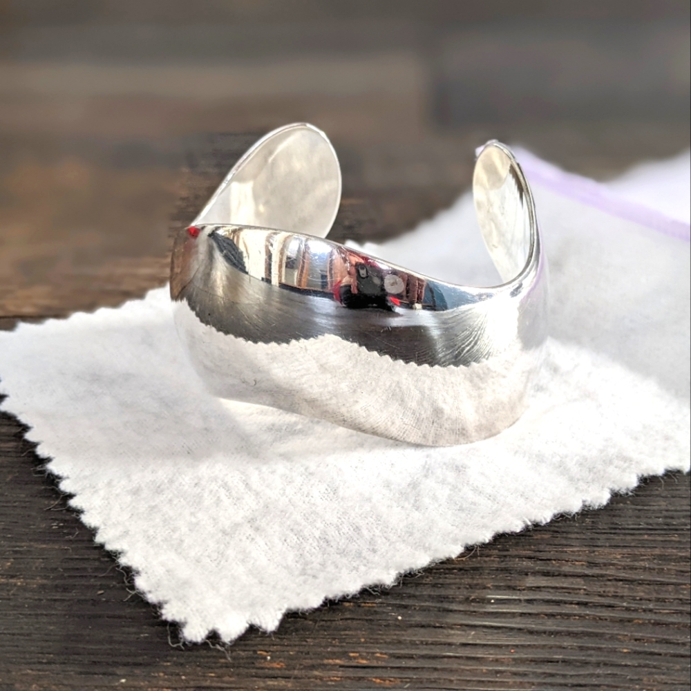 HC W/Yellowhorse Stamped Native American 925 SS Thick Squiggle Cuff Bracelet